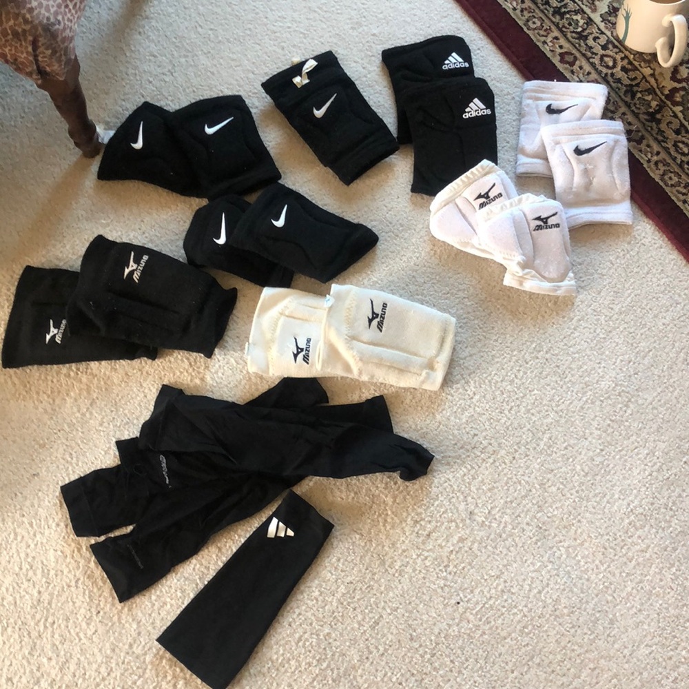 LOT: Adidas, Mizuno, Nike Knee Pads VolleyBall Sm-M